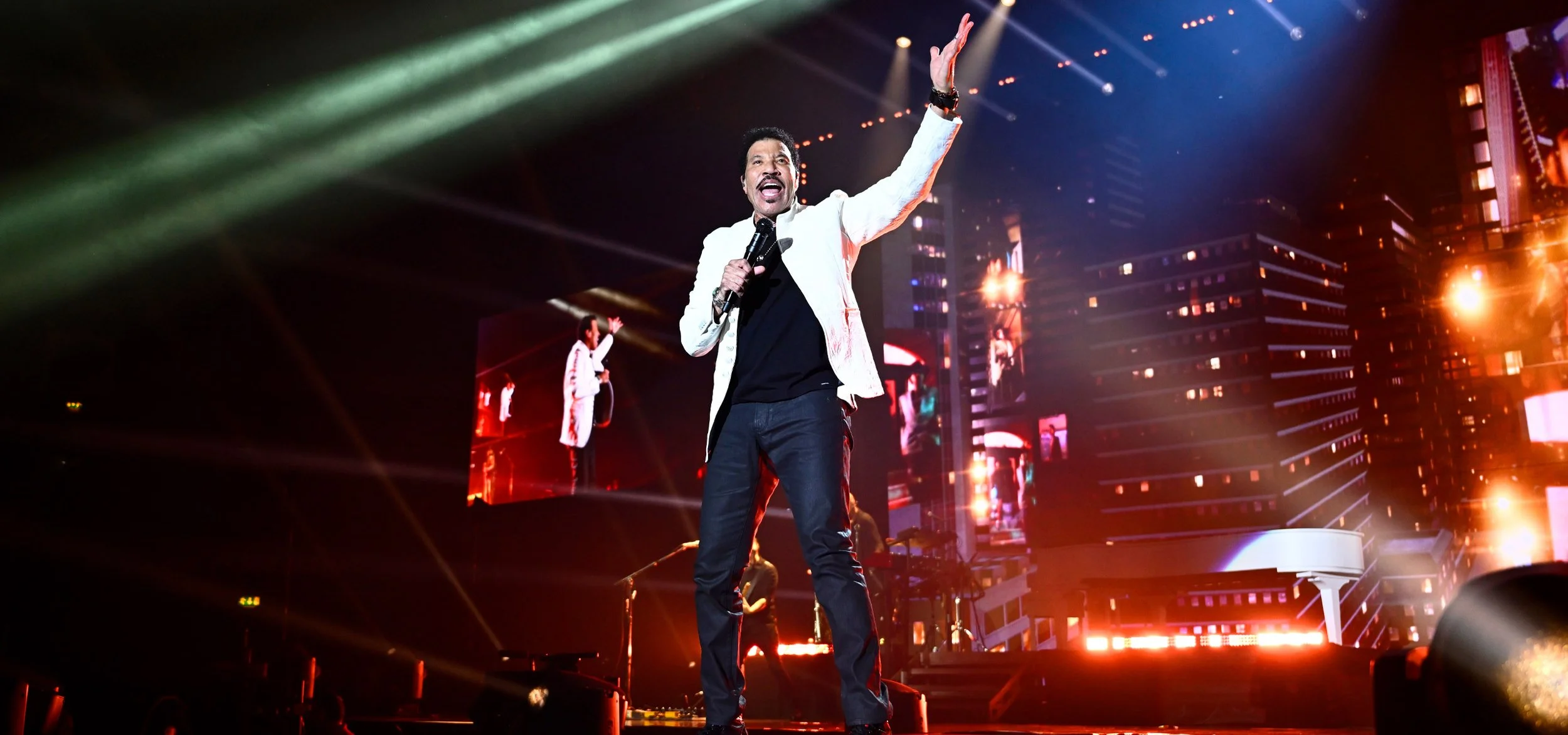 Audience at a Lionel Richie concert